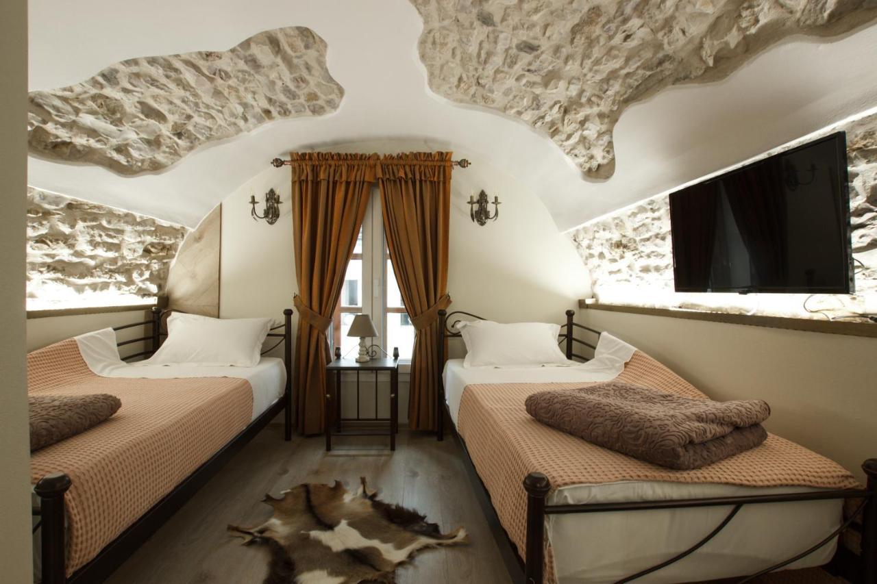 Hotel Ss Kekezi Gjirokastër 외부 사진